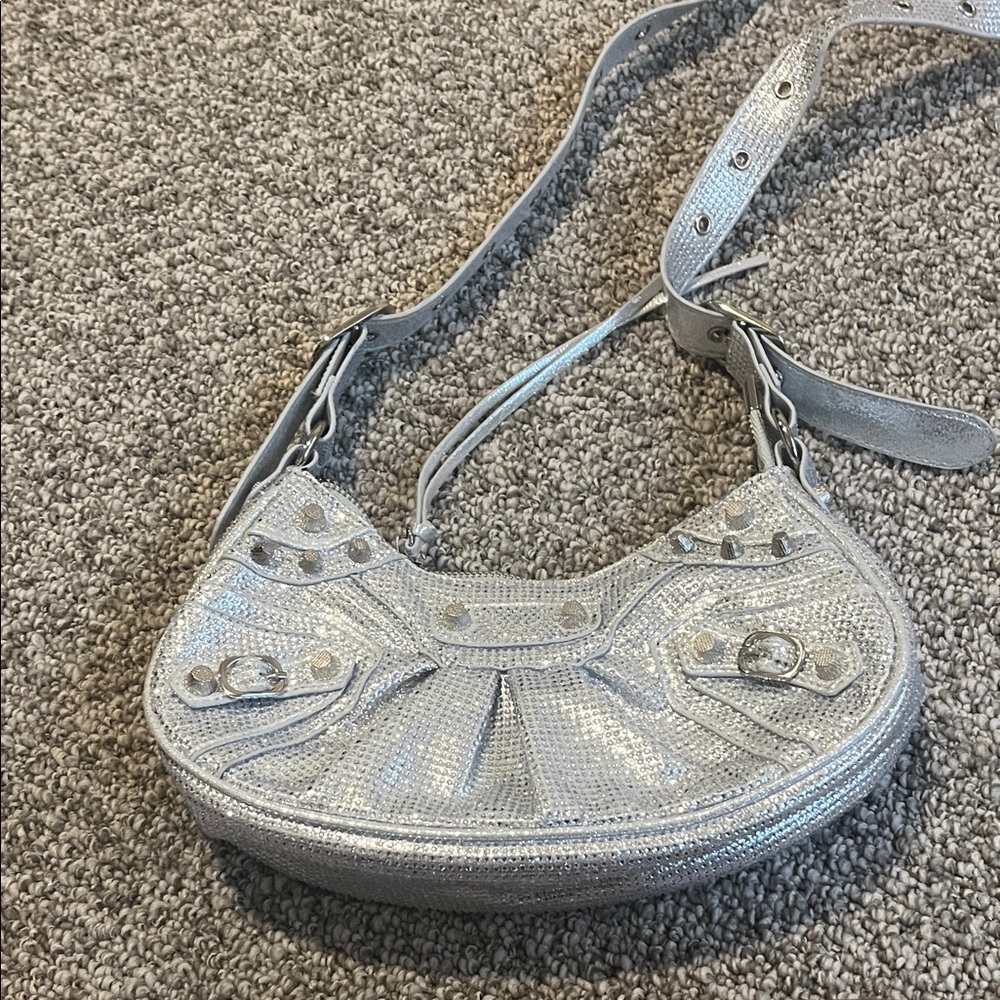 Chic Silver Shoulder Bag